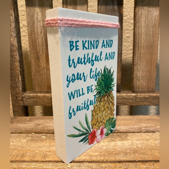 Pineapple Tier Tray Decor, Be Kind & Truthful & Your Life Will Be Fruitful Decor - Picture 6 of 9